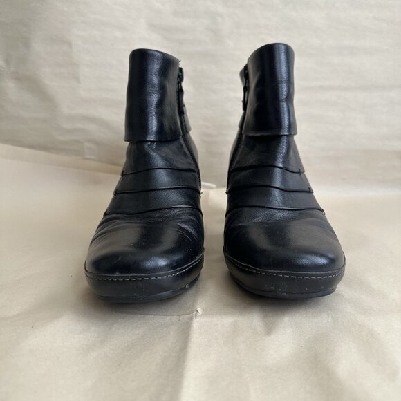 Clarks Artisan Women 6.5 Black Leather Bootie Ankle Boots Active Air Comfort - Picture 3 of 10
